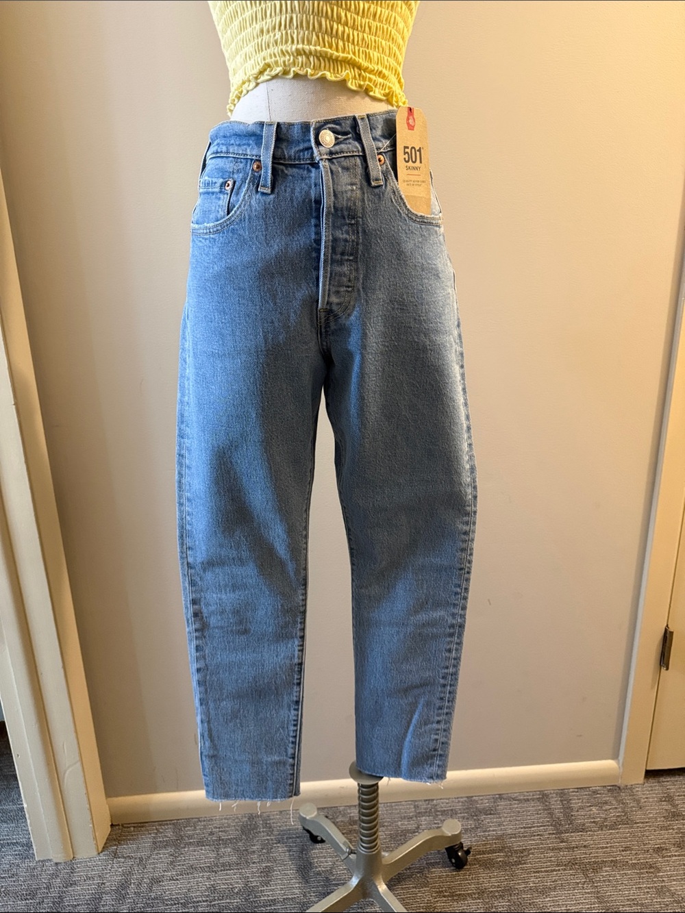 Levi's 501 Relaxed Straight Jeans - Light Blue Denim